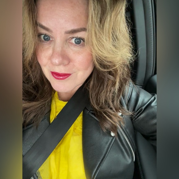 Meet your Posher, Di 😊 - Picture 3 of 3